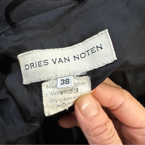 Dries Van Noten 100% wool tailored black blazer with longer contrast back panel - Picture 11 of 13